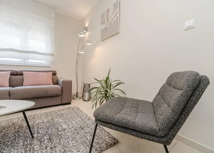 Апартаменти Karla Задар