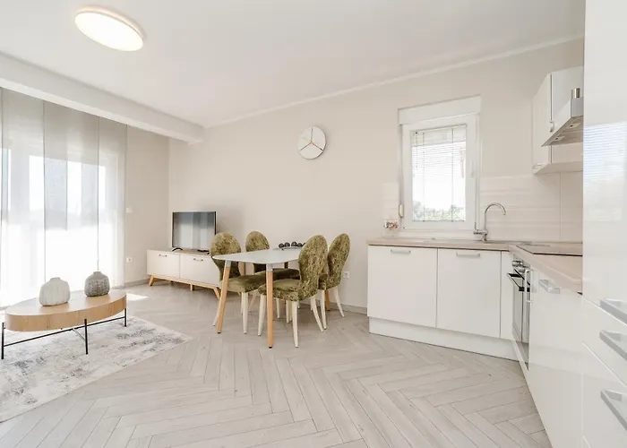 Karla Апартаменти *