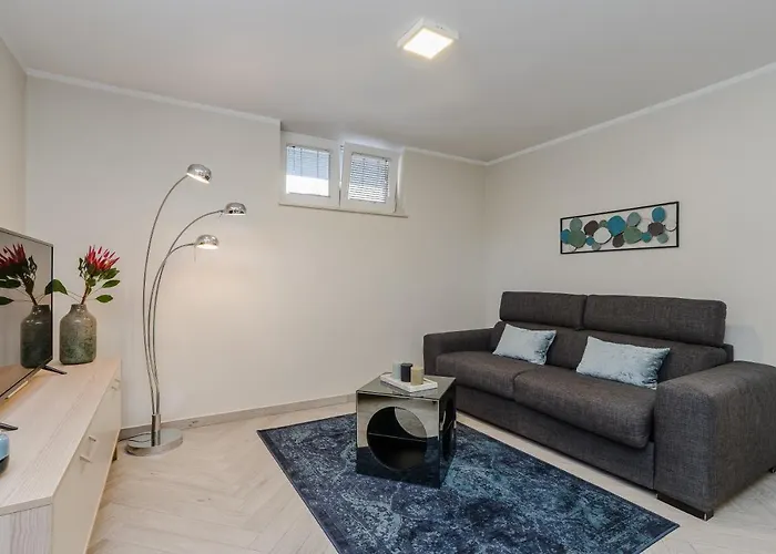 Апартаменти Karla Задар