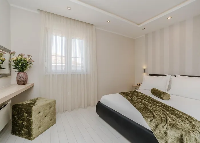 Апартаменти Karla Задар