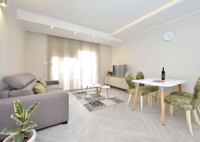 Апартаменти Karla Задар