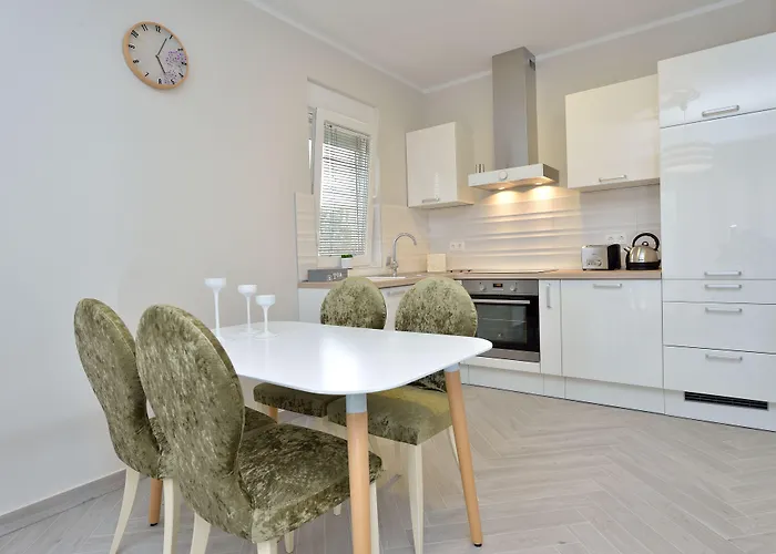 Апартаменти Karla Задар