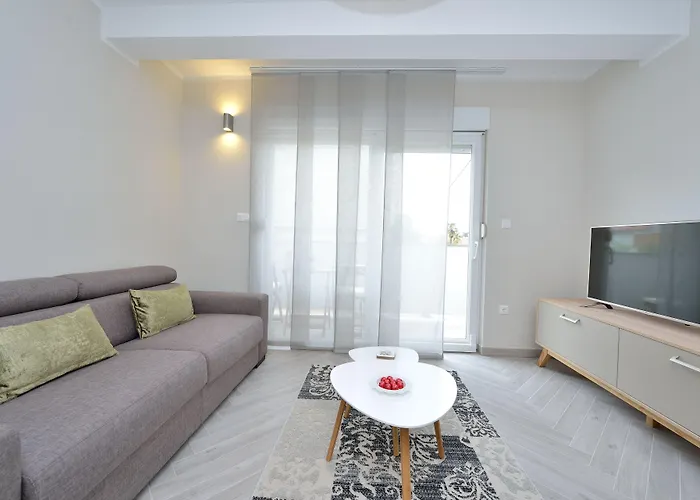 Апартаменти Karla Задар