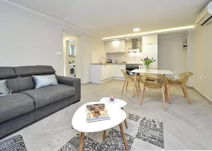 Апартаменти Karla Задар