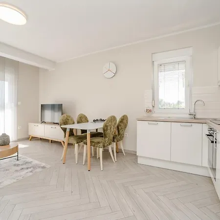 Karla Апартаменти *