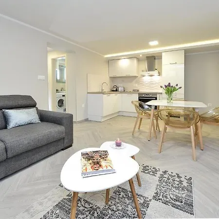 Апартаменти Karla Задар